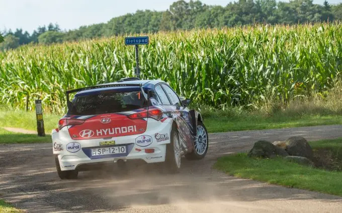 bob de jong rallying met de hyundai i20 r5 werden bob de jong en bjorn degandt nipt tweede in de eurol hellendoorn rally 210918