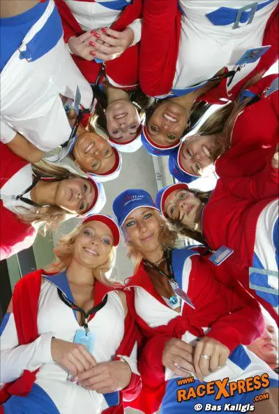 boven je bed racebabes