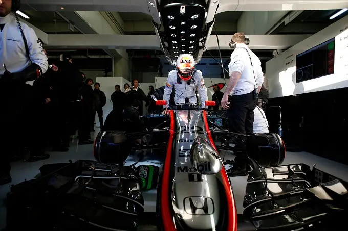 button mclaren mp4 30