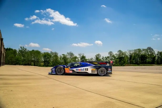 cadillac mobil 1 le mans 2025 1