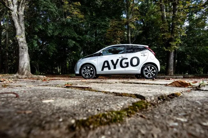car 5606692 1280
