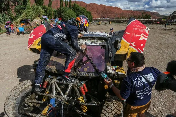 carlos sainz dakar rally 2017