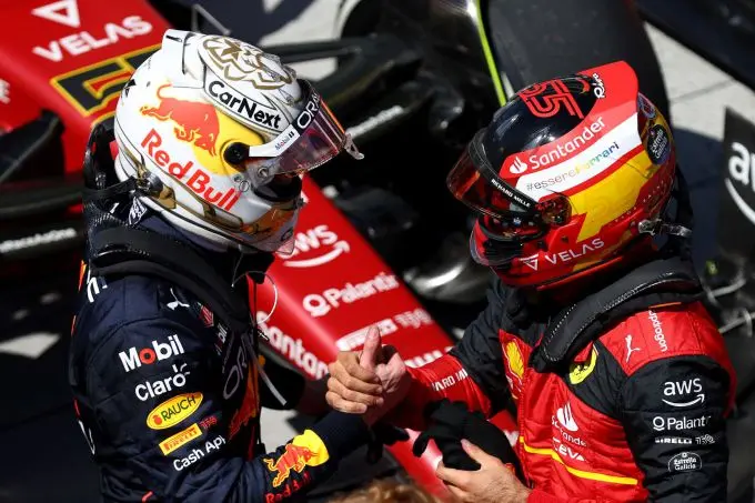carlos sainz en max verstappen shake hands si202206200003 hires jpeg 24bit rgb 1