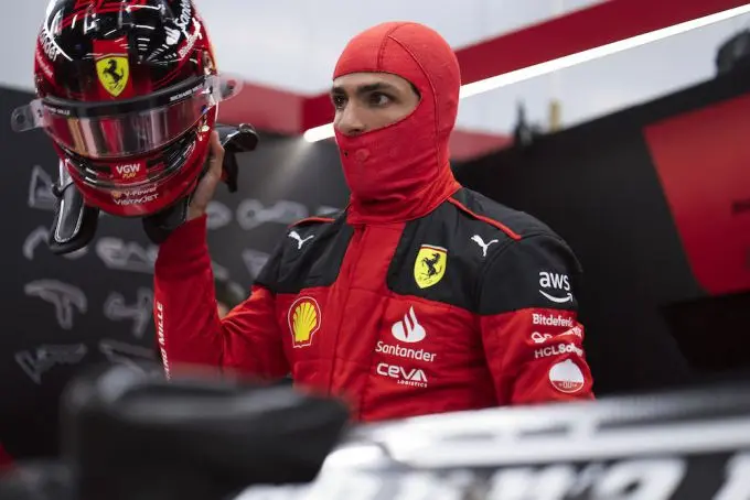 carlos sainz pit