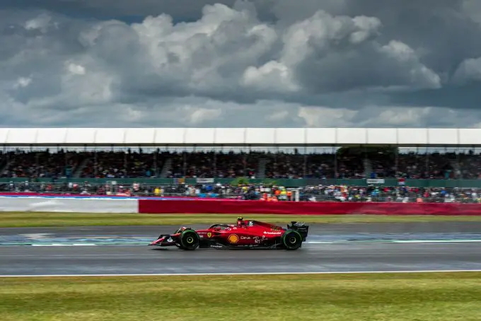 carlos sainz regen silverstone