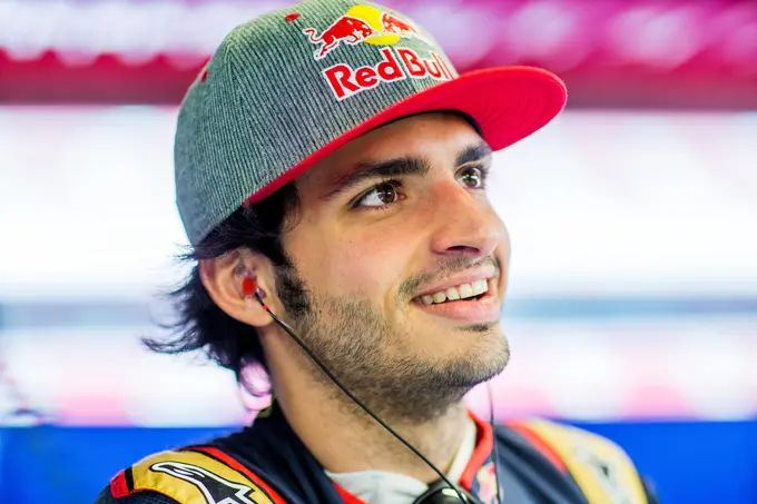 carlos sainz smiling