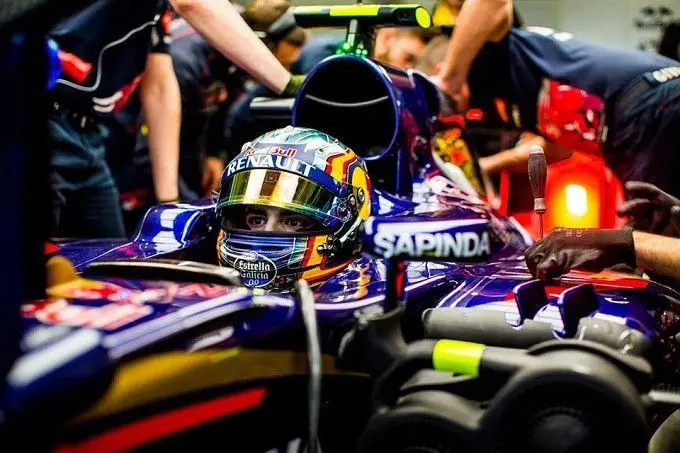 carlos sainz toro rosso