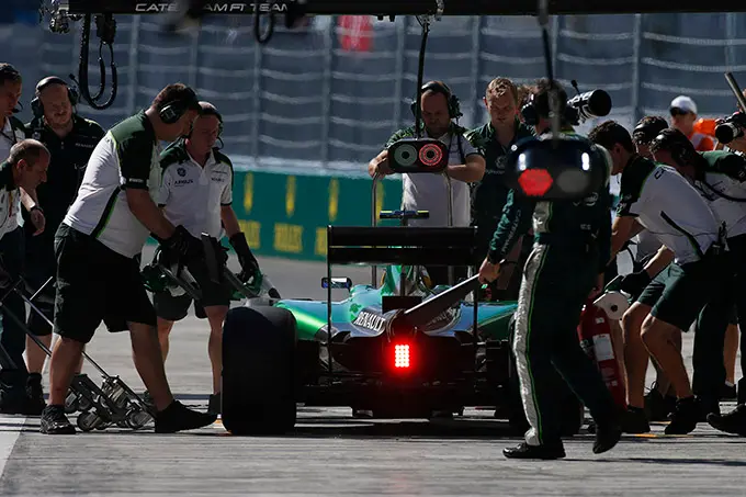 caterham f1 team pits rusland
