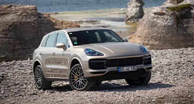 cayenne turbo s e hybrid 1