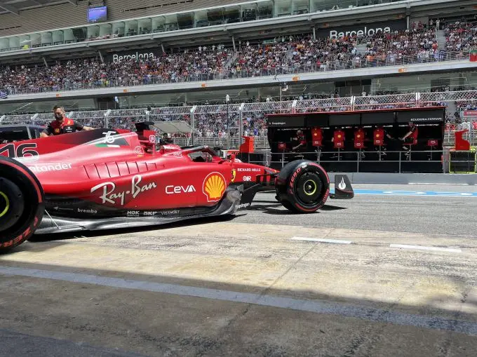 charles leclerc barcelona vt1
