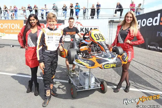 christiaan de kleijn met monteur en grid girls rx680 img0273