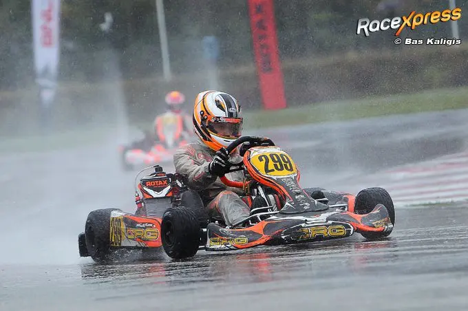 christiaan de kleijn super snel in de regen bij bnl c011210