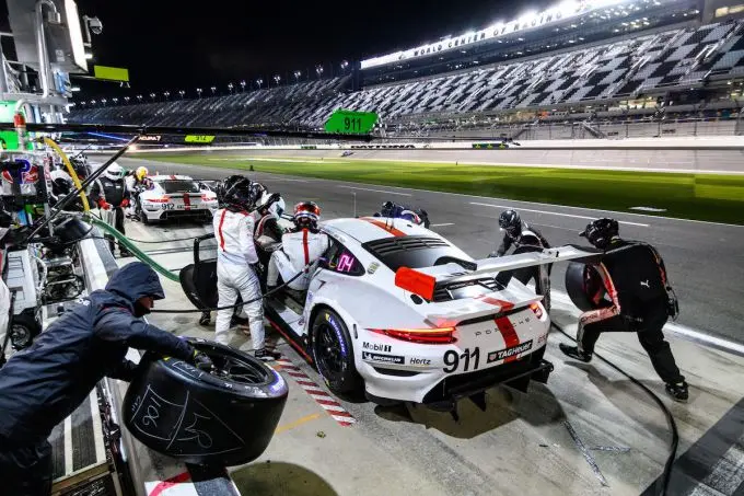 core autosport night pitstop porsche withdraw le mans 2020 fb page core 83440906 2835161643216144 7933507389800579072 o