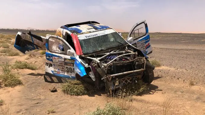 crash erik van loon foto wrak toyota hilux