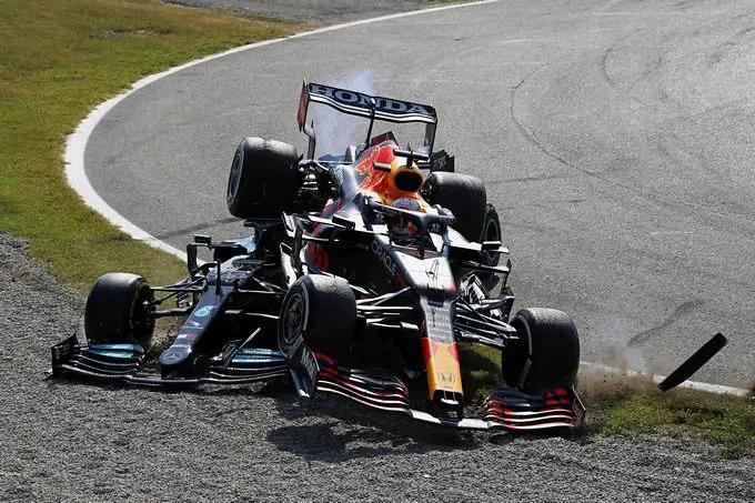 crash max verstappen en lewis hamilton rx m281066 1 1 1