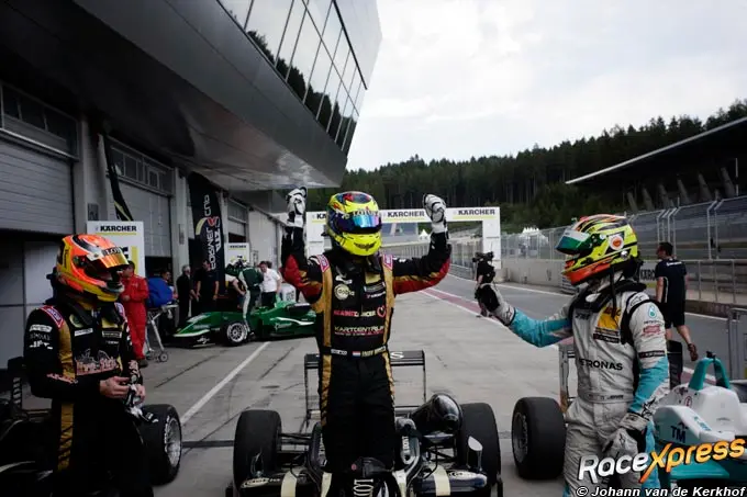 d1m3831 indy winnaar race 02