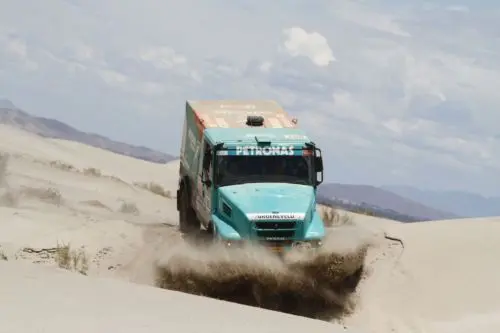 dakar 2012 gerard de rooy iveco team de rooy rx 500