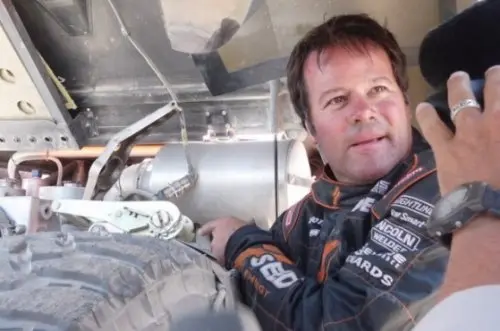 dakar 2012 robby gordon toont doorgeknipte slang rx 500