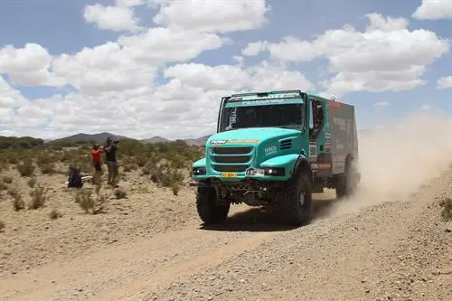 dakar 2013 gerard de rooy iveco vrachtwagen rx 500