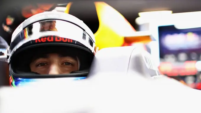 daniel ricciardo cockpit rb13 1