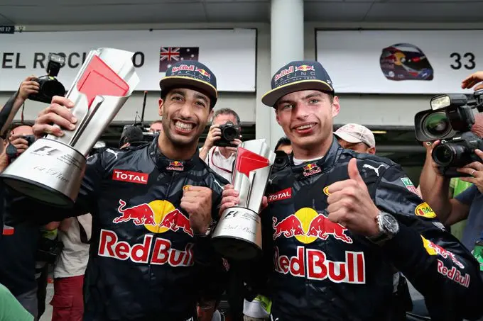 daniel ricciardo en max verstappen red bull f1 1