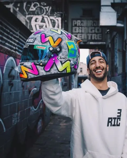 daniel ricciardo new helmet 2020 89516748 3005518982842405 1100063595498045440 o 2
