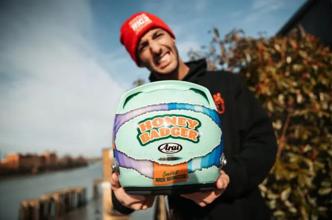 daniel ricciardo new helmet 2021 150776798 1976590732481085 1902105596985228148 n