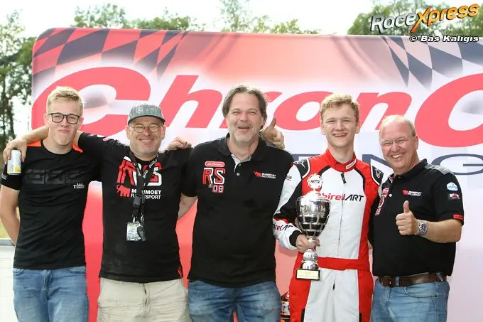 daniel tenback 2e van rechts super inhaalrace en podium bij nk karting