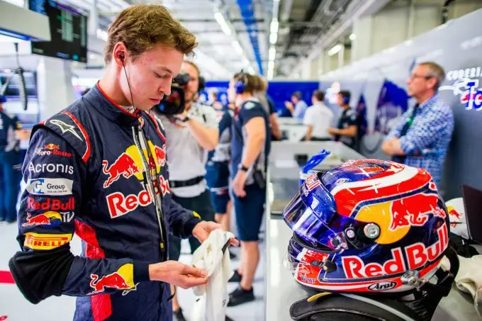 daniil kvyat 2017 3 1