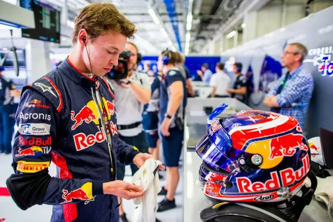 daniil kvyat 2017 3