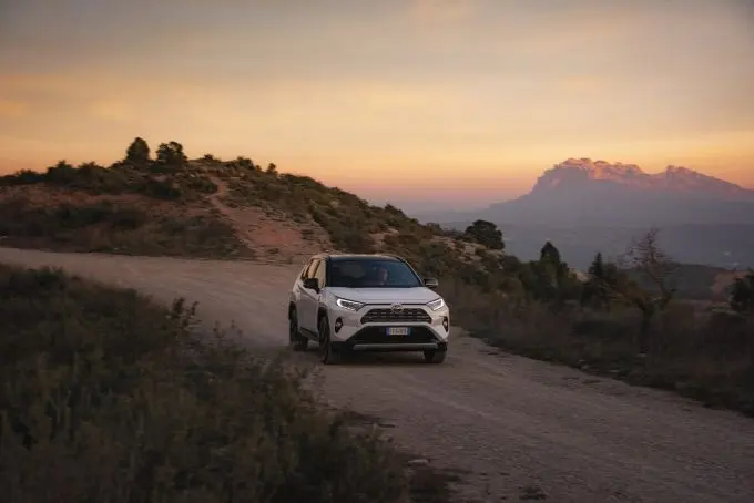 de nieuwe toyota rav4 helemaal suv helemaal hybride 1