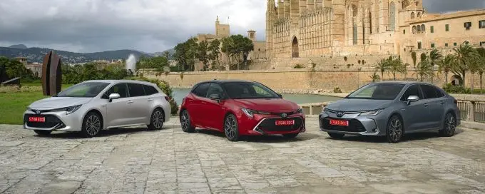 de toyota corolla is terug als hatchback touring sports en sedan