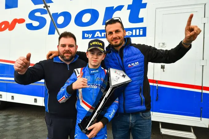 dean hoogendoorn akm motorsport
