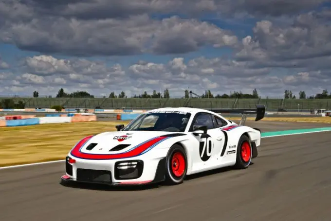 debuut gt2 front 800 theporsche935 871601