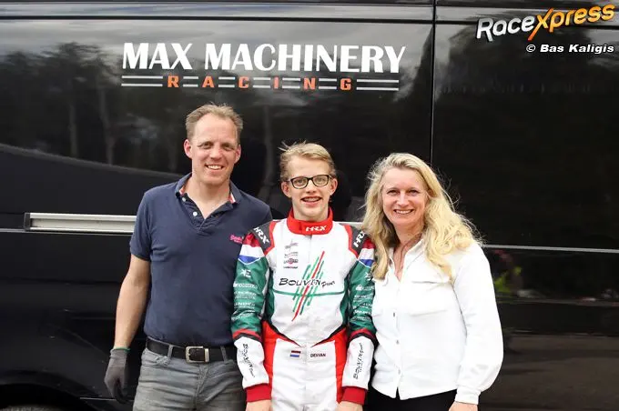 devyan roest met ouders e90b4320