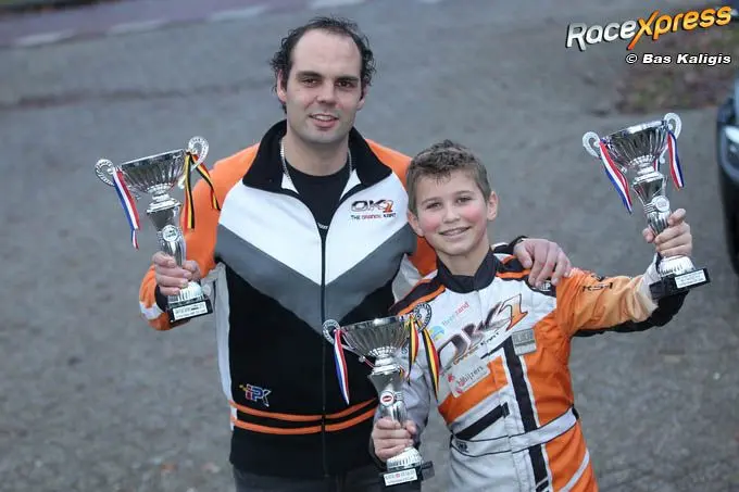 drie bekers voor youri bonte hier met teambaas van ow karting rx680 c010493