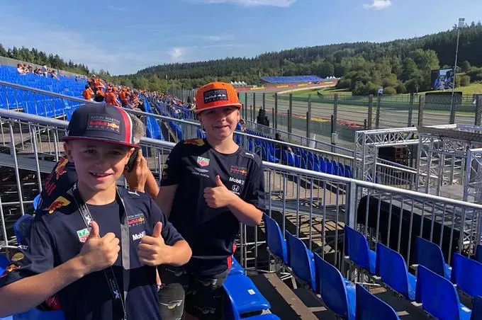 dries en tom van langendonck max verstappen tribune img 20190830 wa0010