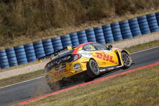 dubbel podium bij tcr europe races oschersleben voor tom coronel met dhl honda civic type r 1
