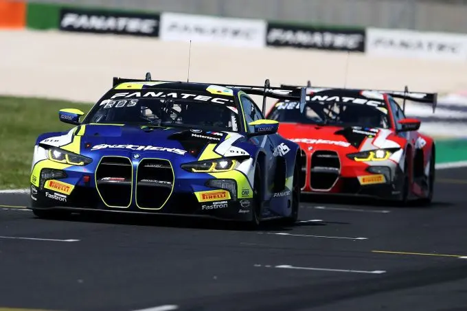 dubbele overwinning bmw team wrt 46 smp75607