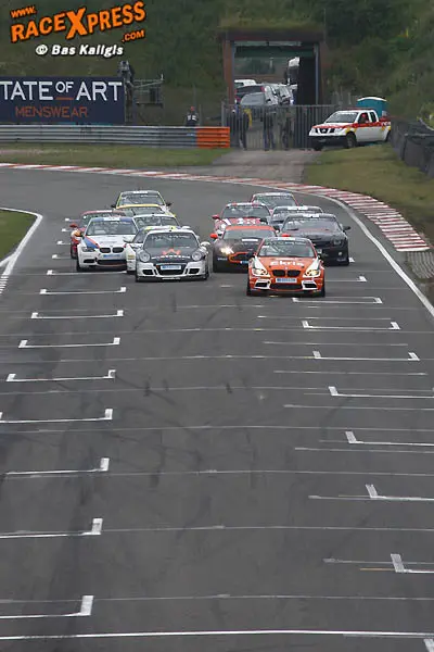 dutch gt4 start hoofdrace rx 400
