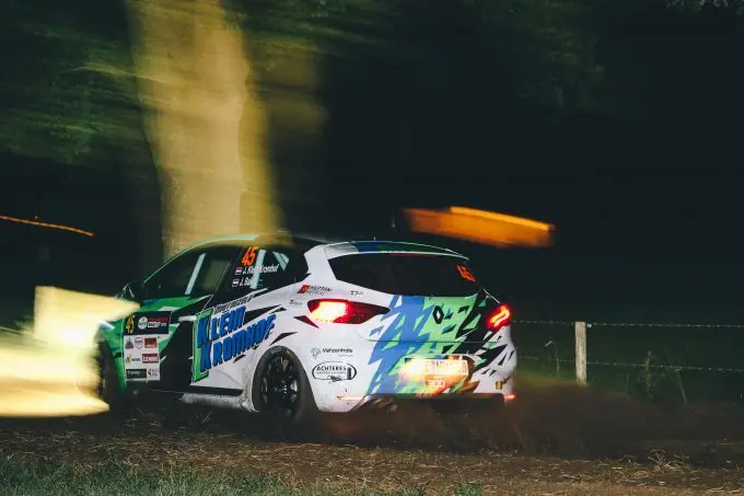 ehr 2023 pb008 de drie broers klein kromhof hier jeroen komen in de eurol hellendoorn rally in actie met een renault clio 230824