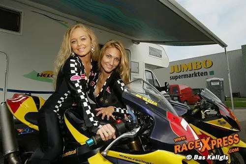 even achterop bij deze motorbabes boodschappen doen bij de jumbo supermarkt 71 jumbo