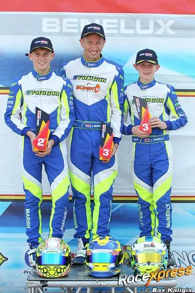evolution team on podium rx400 c010679