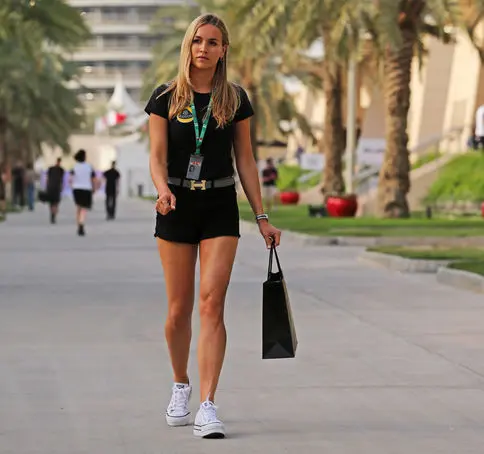 f1 bahrain 2015 grid girls 3