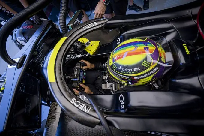 f1 lewis hamilton m366998
