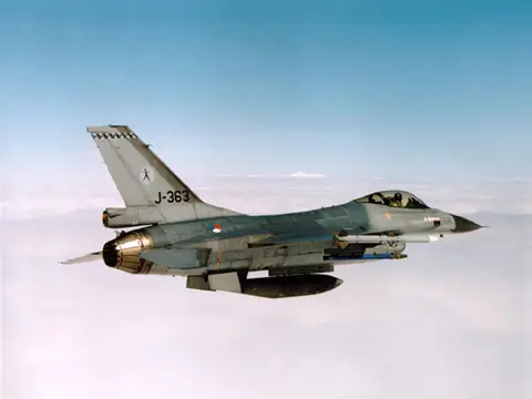 f16