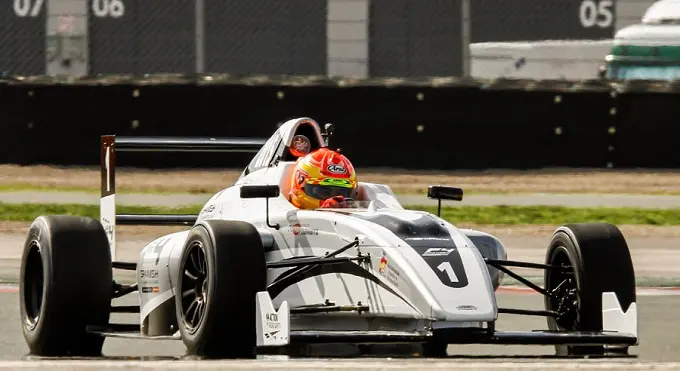 f4 spanish championship 1