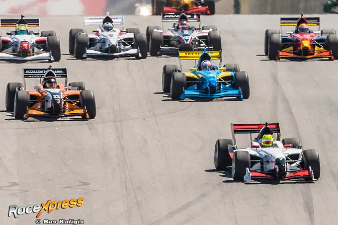 fa1 close racing