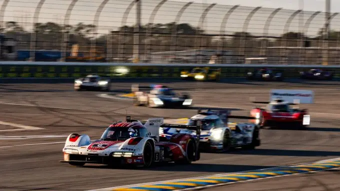 felipe nasr nick tandy en laurens vanthoor nr7 porsche penske motor306192 1920x1280 1