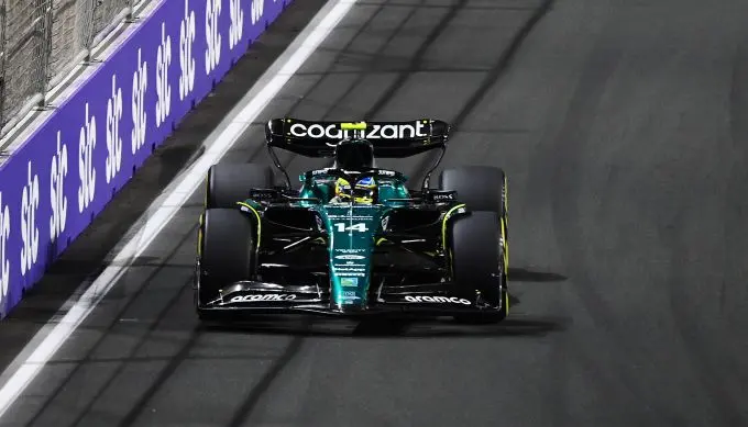 fernando alonso actie front f77cf70a b51b 2058 81bb 77dfc845b963